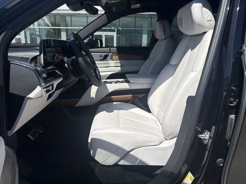 New 2026 Cadillac Vistiq Luxury AWD/4WD image 9