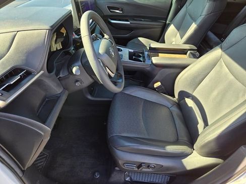 Used 2025 Toyota Sienna Limited image 10