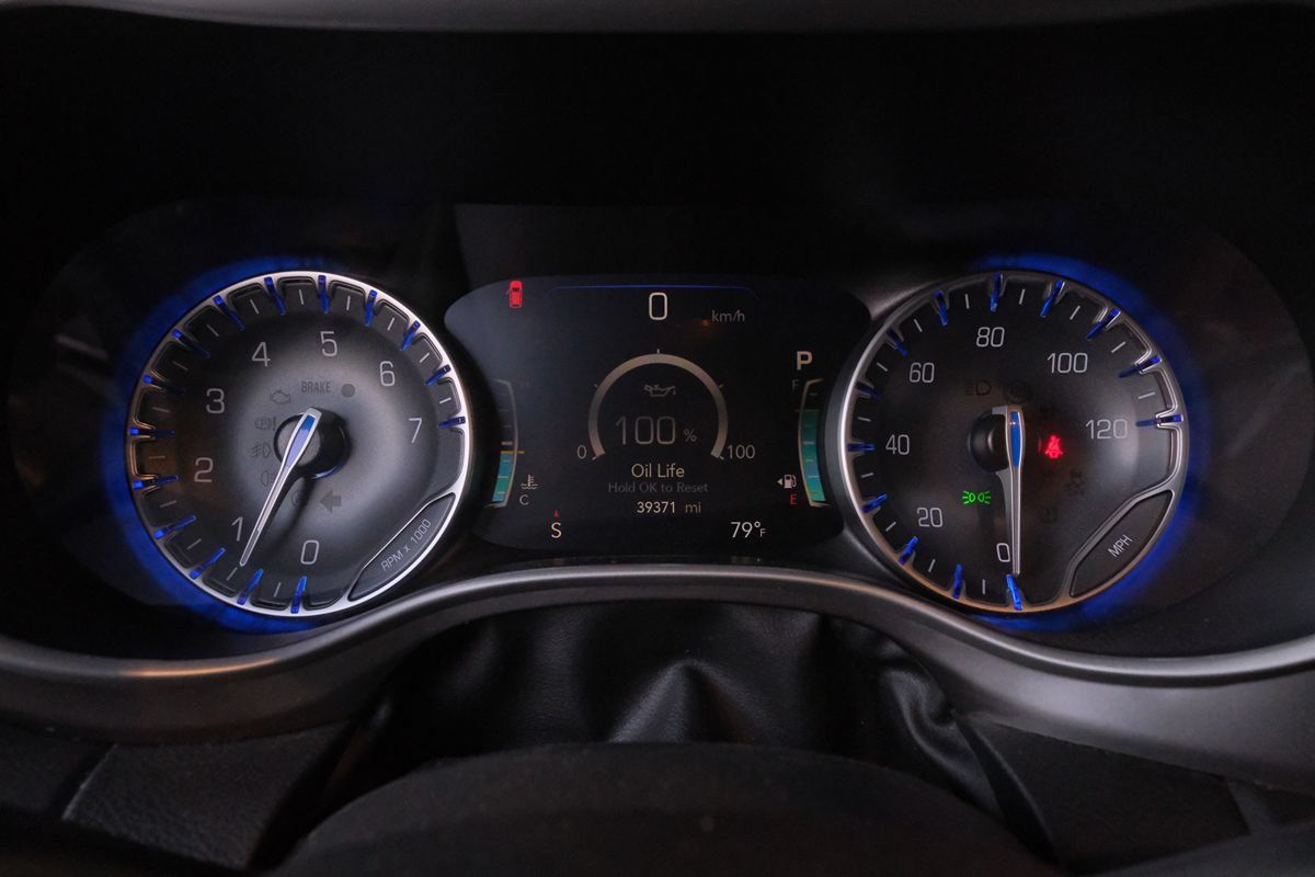 Used 2024 Chrysler Pacifica Touring-L FWD image 17