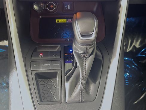 Used 2024 Toyota RAV4 Limited image 24