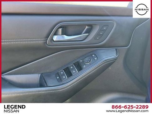 Used 2023 Nissan Rogue SL AWD/4WD image 14
