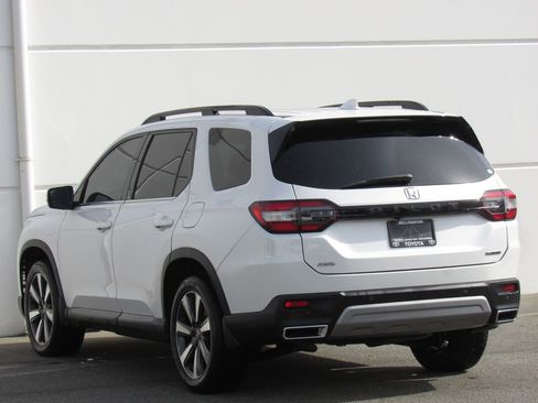 Used 2024 Honda Pilot Touring image 5