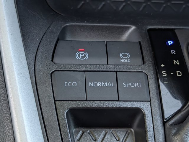 Used 2025 Toyota RAV4 XLE FWD image 16