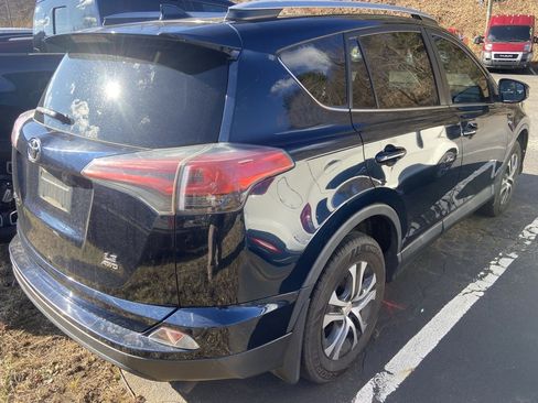 Used 2017 Toyota RAV4 LE image 4