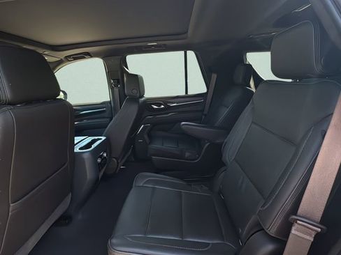 Used 2021 GMC Yukon Denali w/ Denali Premium Package AWD/4WD image 18