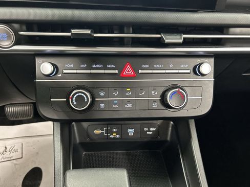 Used 2025 Hyundai Tucson SE AWD/4WD image 16