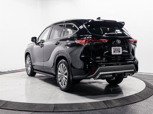 Certified 2022 Toyota Highlander Platinum image 10