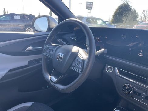 Used 2024 Buick Envista Preferred w/ Convenience II Package image 30