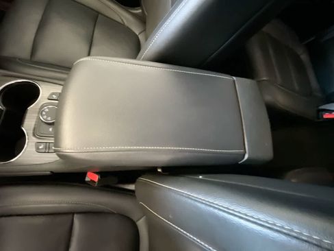 Used 2023 GMC Acadia SLT AWD/4WD image 21