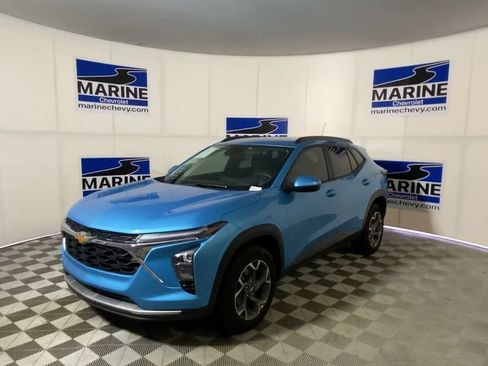 Used 2025 Chevrolet Trax LT w/ Driver Confidence Package FWD image 6