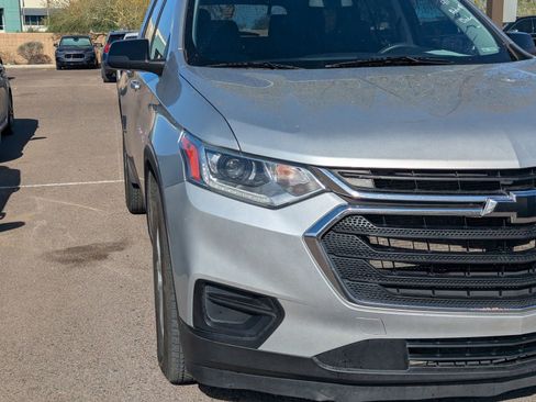 Used 2021 Chevrolet Traverse LS image 4