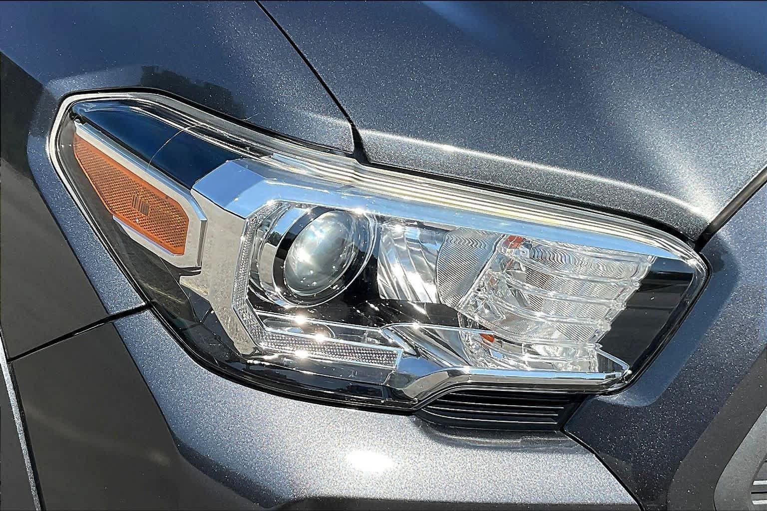 Used 2020 Toyota Tacoma TRD Sport AWD/4WD image 27