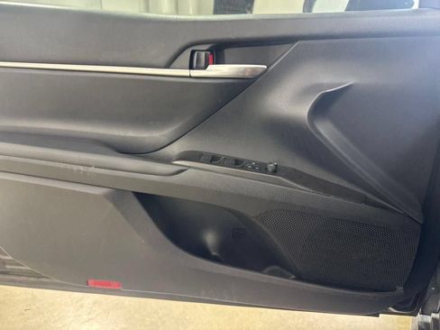 Used 2022 Toyota Camry SE FWD image 19