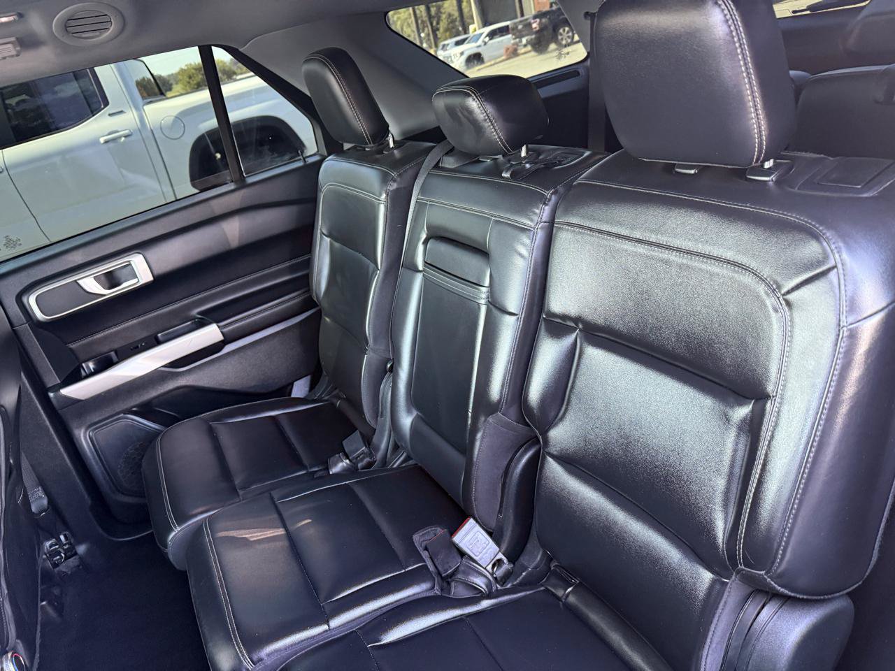 Used 2021 Ford Explorer XLT w/ Equipment Group 202A RWD image 15