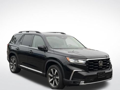 Used 2024 Honda Pilot Touring image 2