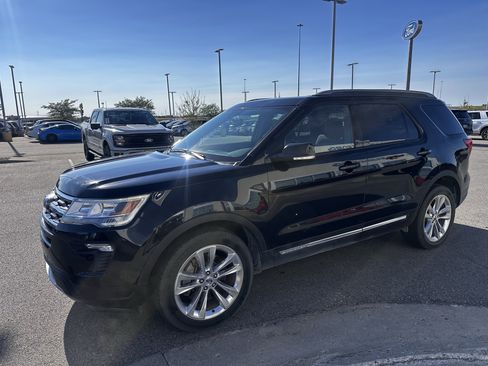 Used 2018 Ford Explorer XLT w/ Equipment Group 202A AWD/4WD image 3