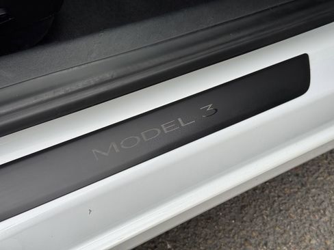 Used 2022 Tesla Model 3 Long Range AWD/4WD image 19