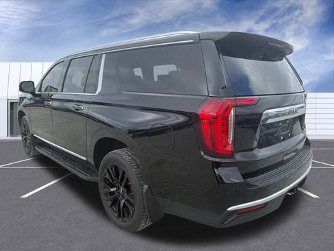 Used 2022 GMC Yukon XL SLT w/ SLT Luxury Package image 4