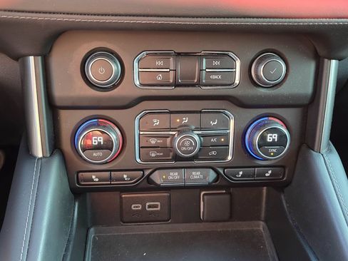 Used 2024 Chevrolet Tahoe Z71 w/ Z71 Off-Road Package AWD/4WD image 18