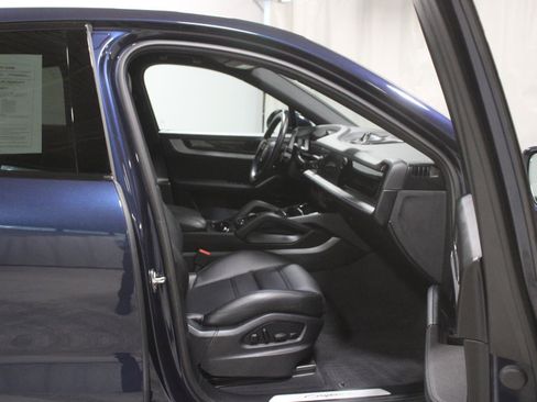 Used 2024 Porsche Cayenne Coupe AWD/4WD image 6