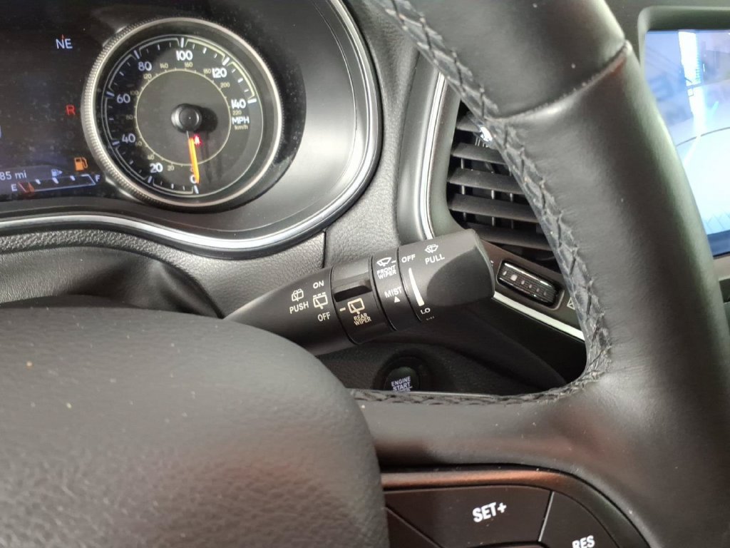 Used 2019 Jeep Cherokee Trailhawk w/ Cold Weather Group AWD/4WD image 26