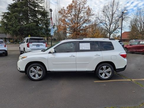 Used 2011 Toyota Highlander Limited image 2