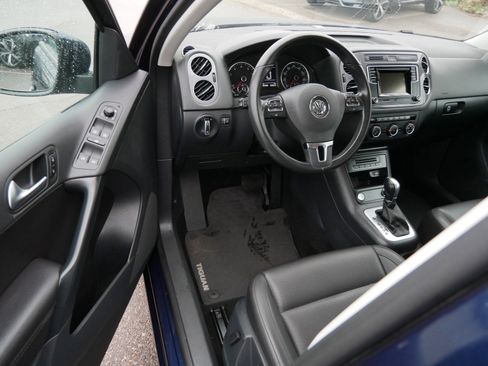 Used 2016 Volkswagen Tiguan S image 10