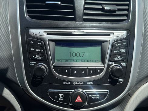 Used 2013 Hyundai Accent SE FWD image 12