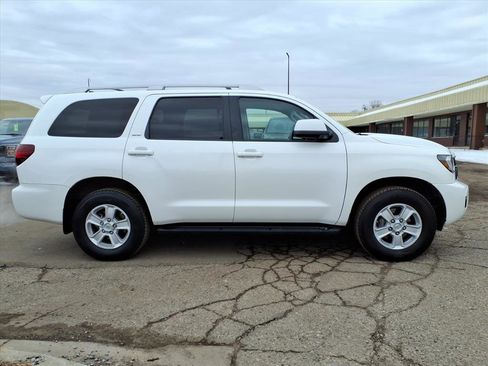 Used 2021 Toyota Sequoia SR5 image 6