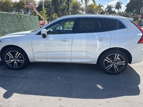 Used 2021 Volvo XC60 T5 Momentum w/ Protection Package Premier image 14