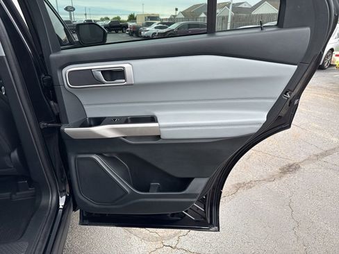 Used 2023 Ford Explorer XLT w/ Equipment Group 202A AWD/4WD image 36