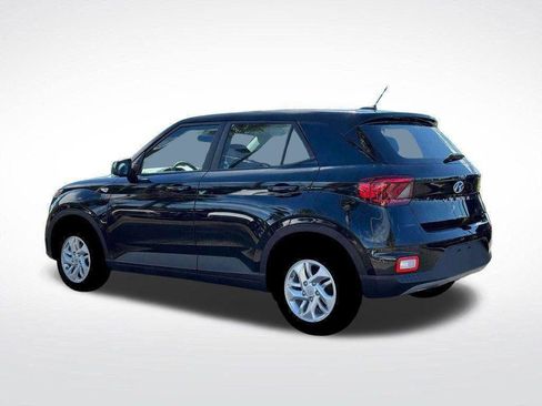 Certified 2026 Hyundai Venue SE FWD image 4