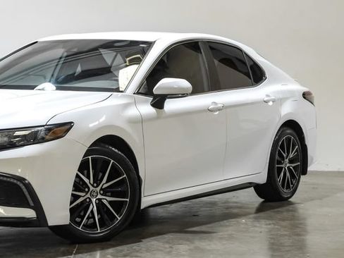 Used 2023 Toyota Camry SE FWD image 7