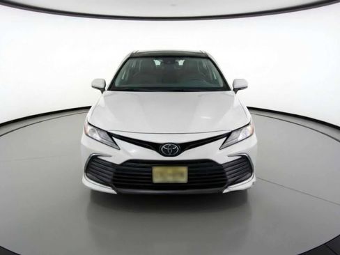 Used 2023 Toyota Camry XLE image 2