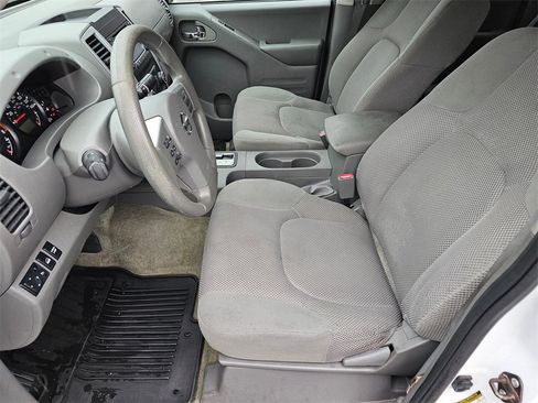 Used 2016 Nissan Frontier SV image 16