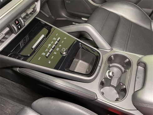 Used 2024 Porsche Cayenne image 35