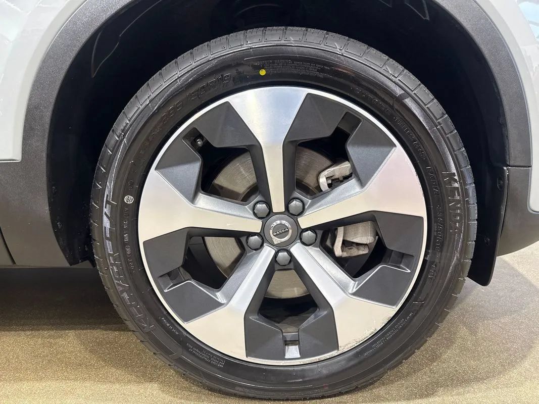 Used 2024 Volvo XC40 B5 Plus AWD/4WD image 73