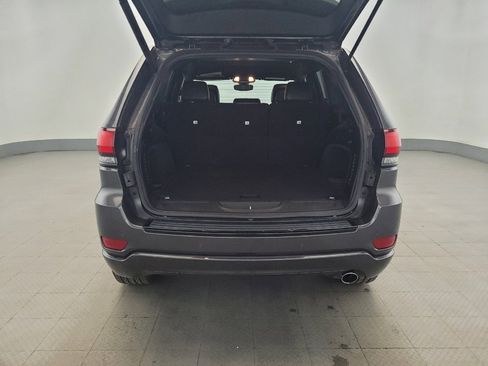 Used 2018 Jeep Grand Cherokee Altitude image 29