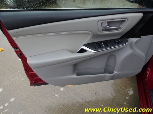 Used 2017 Toyota Camry XLE w/ Moonroof Package FWD image 28