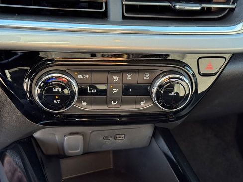 Used 2025 Chevrolet Trax LT w/ LT Convenience Package image 30