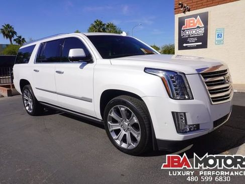 Used 2020 Cadillac Escalade ESV Platinum image 2