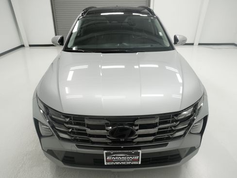Used 2025 Hyundai Tucson Limited AWD/4WD image 2
