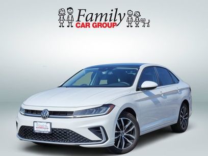 Used 2025 Volkswagen Jetta SE w/ Sunroof Package