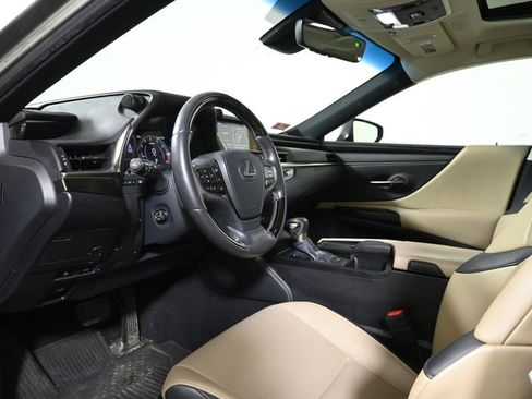 Used 2019 Lexus ES 350 w/ Premium Package FWD image 4