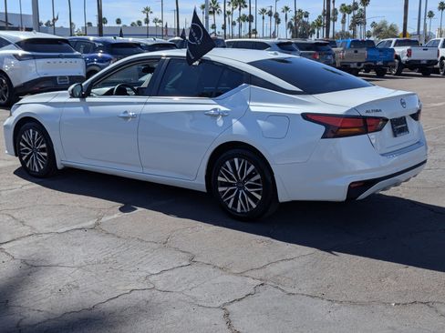 Used 2023 Nissan Altima 2.5 SV image 4