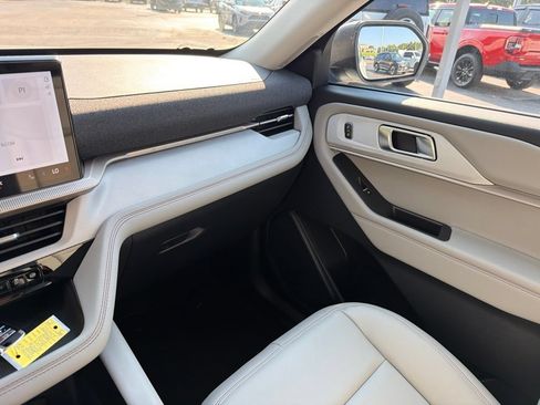 New 2026 Ford Explorer Active w/ Active Comfort Package RWD image 18
