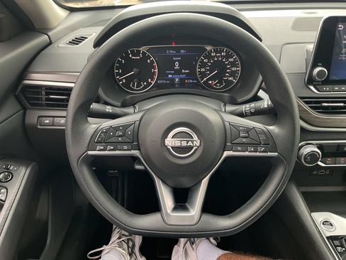 Used 2025 Nissan Altima 2.5 SV FWD image 26