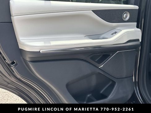New 2026 Lincoln Navigator Reserve AWD/4WD image 23