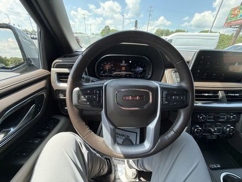 Used 2023 GMC Yukon XL SLT AWD/4WD image 20