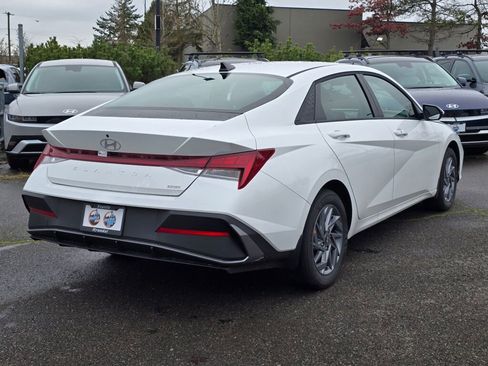 New 2026 Hyundai Elantra Blue image 7